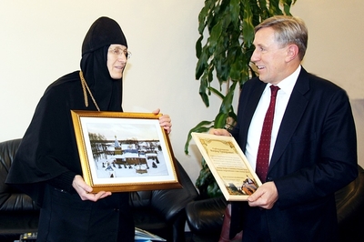 Настоятельница Николо-Одрина монастыря письменно поблагодарила за помощь депутата областной Думы 
